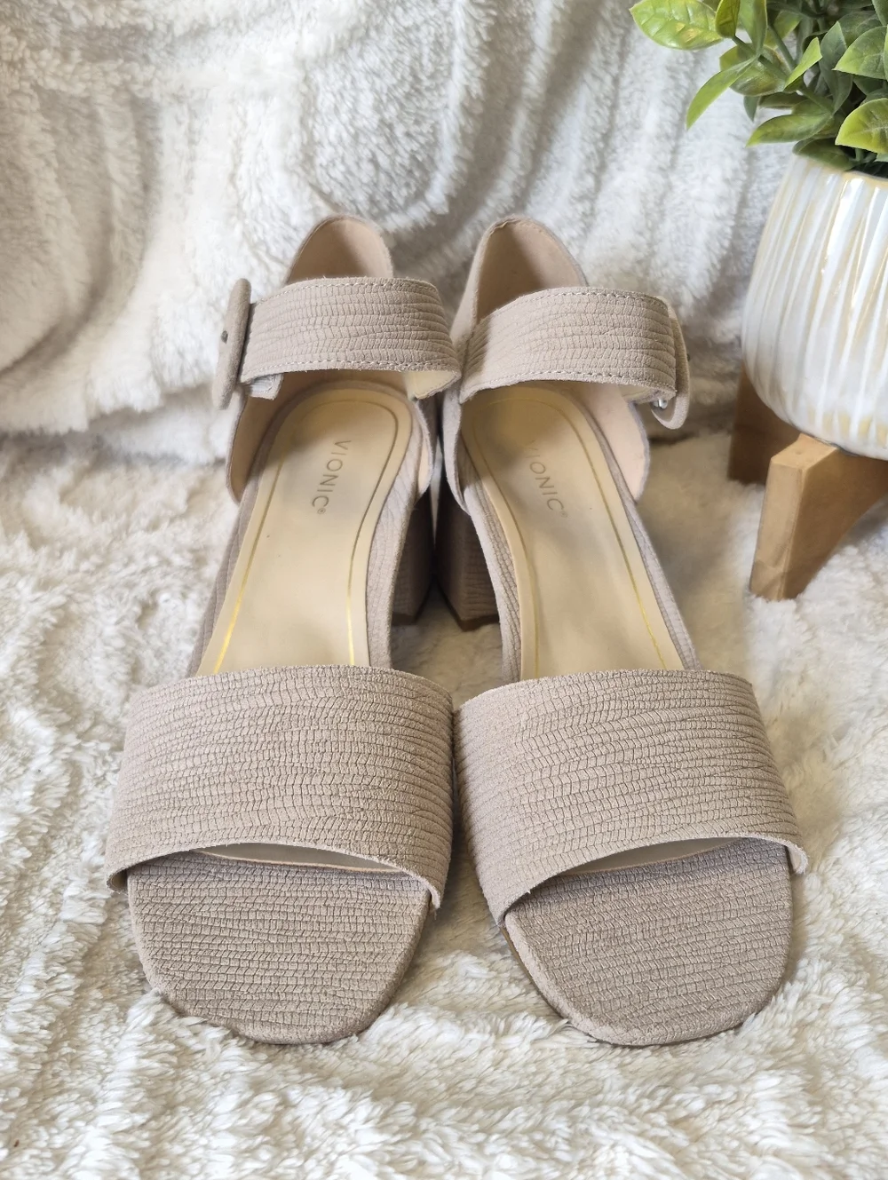 NEW Vionic Chardonnay Sandals Beige Cobblestone Leather Dress Heels Size 9.5 - Picture 7 of 15